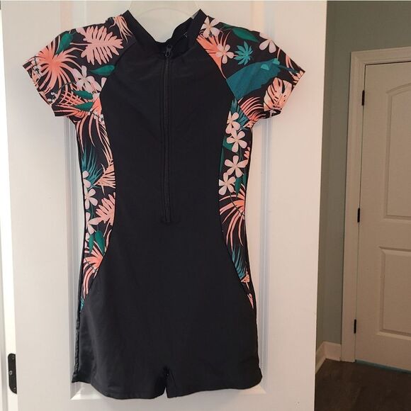 Tropical Print Women’s Rashguard Swimsuit - Picture 6 of 10